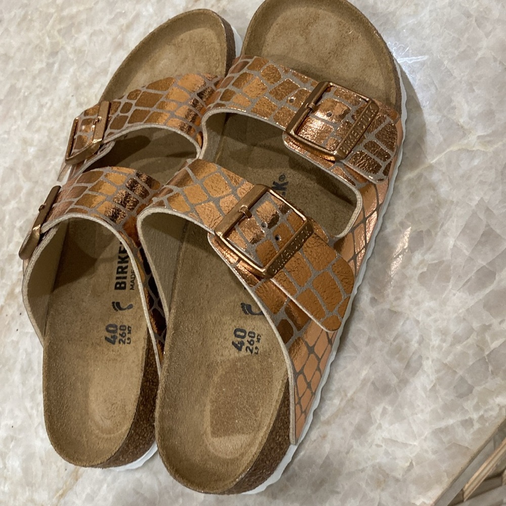 NWT Birkenstock Women's Gold Sandals size 39 - Picture 2 of 6